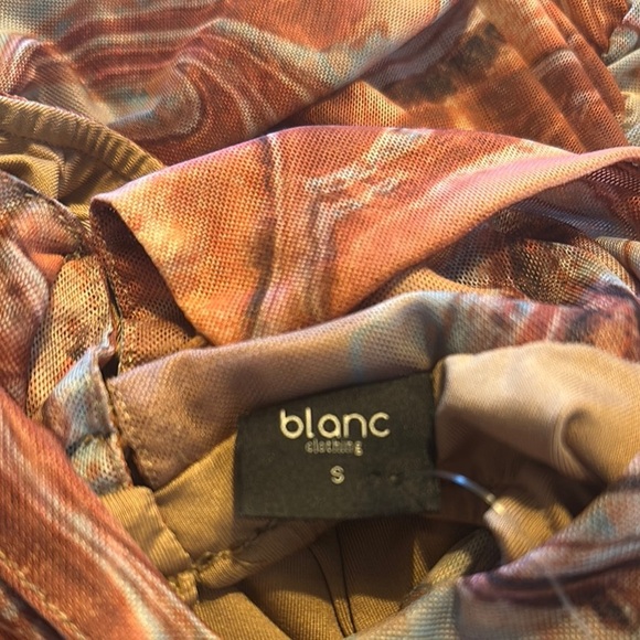 Blanc Swirl Pattern Long Sleeve Open Back Mesh Occassion Dress - Picture 10 of 13